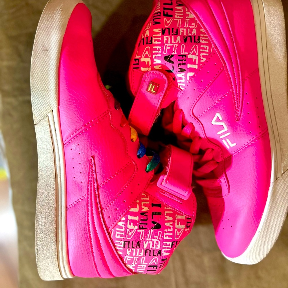 Fila neon pink cross trainers sz8